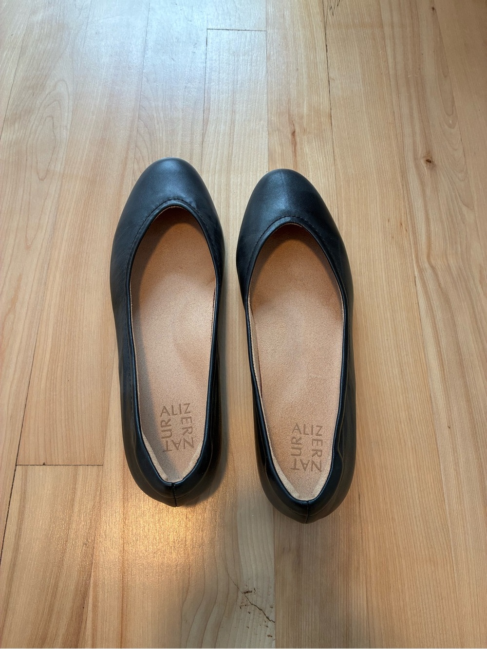 Naturalizer Black Round-Toe Ballet Flats